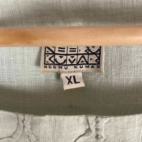 Neeru Kumar XL Green Linen Shark Bite Hem Tunic - Picture 4 of 5